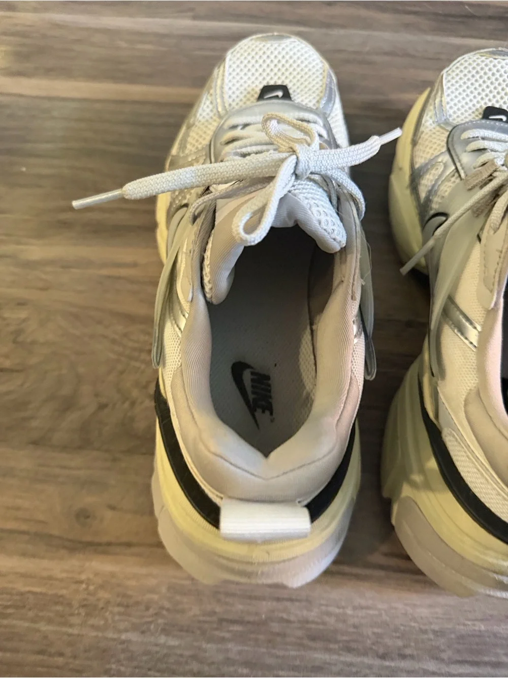 Nike Y2K Run Silver and White Women's Sneakers Size 8